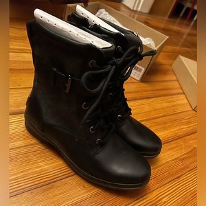 UGG Kesey Sherpa Lined Leather Combat Boots, Size 7. Waterproof. Brand New